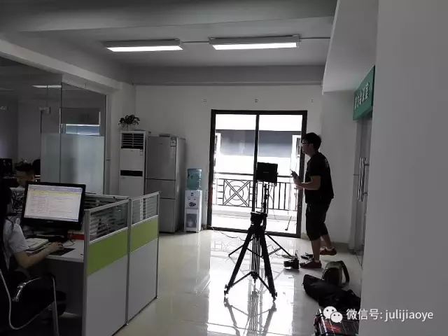 CCTV《牛商論道》欄目攝制組走進聚力膠粘